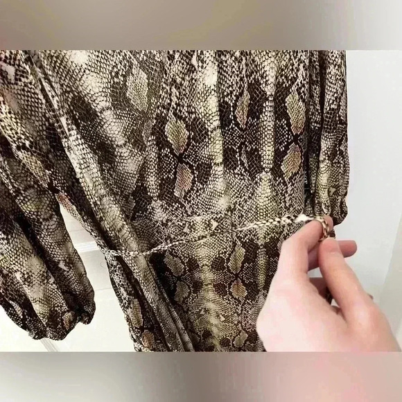 NWT New York & Co Wrap around‎ dress - Picture 8 of 9